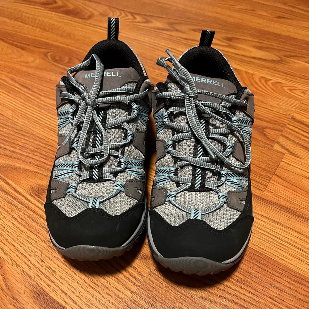 Brand new Merrell hiking shoe. Size 7.5